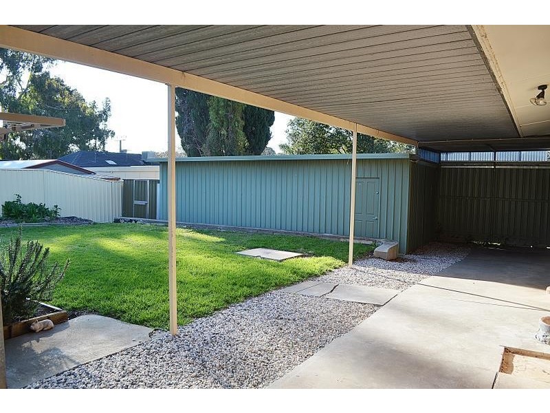 10 Lynore Road, Ridgehaven SA 5097