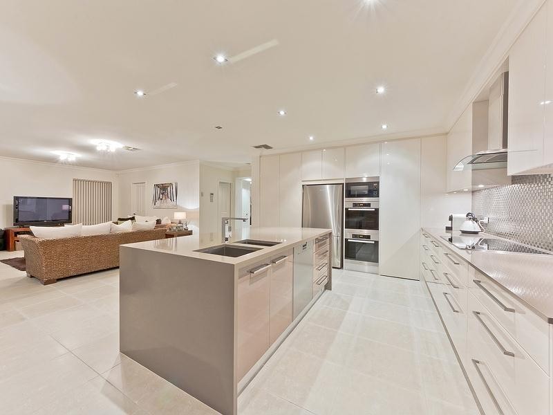 12 Portsmouth Parade, Gulfview Heights SA 5096