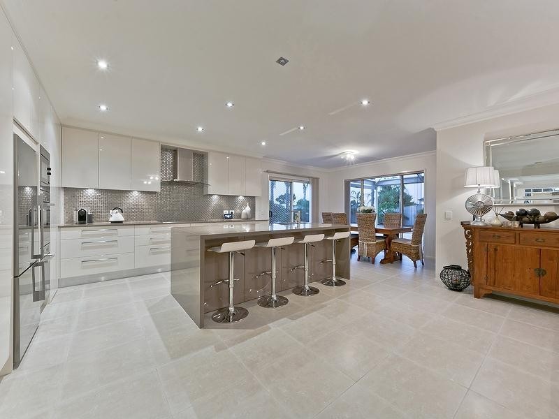 12 Portsmouth Parade, Gulfview Heights SA 5096