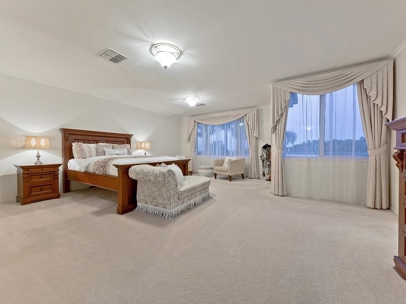 12 Portsmouth Parade, Gulfview Heights SA 5096