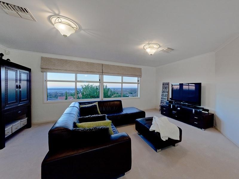 12 Portsmouth Parade, Gulfview Heights SA 5096