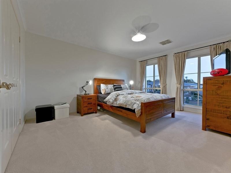 12 Portsmouth Parade, Gulfview Heights SA 5096