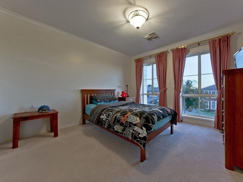 12 Portsmouth Parade, Gulfview Heights SA 5096