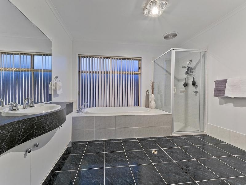 12 Portsmouth Parade, Gulfview Heights SA 5096