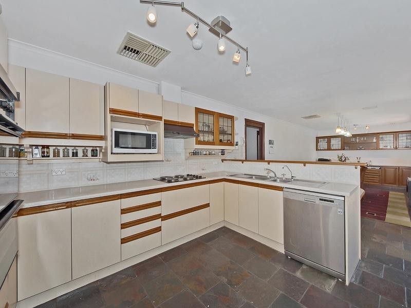 4 Marieberg Avenue, Modbury Heights SA 5092