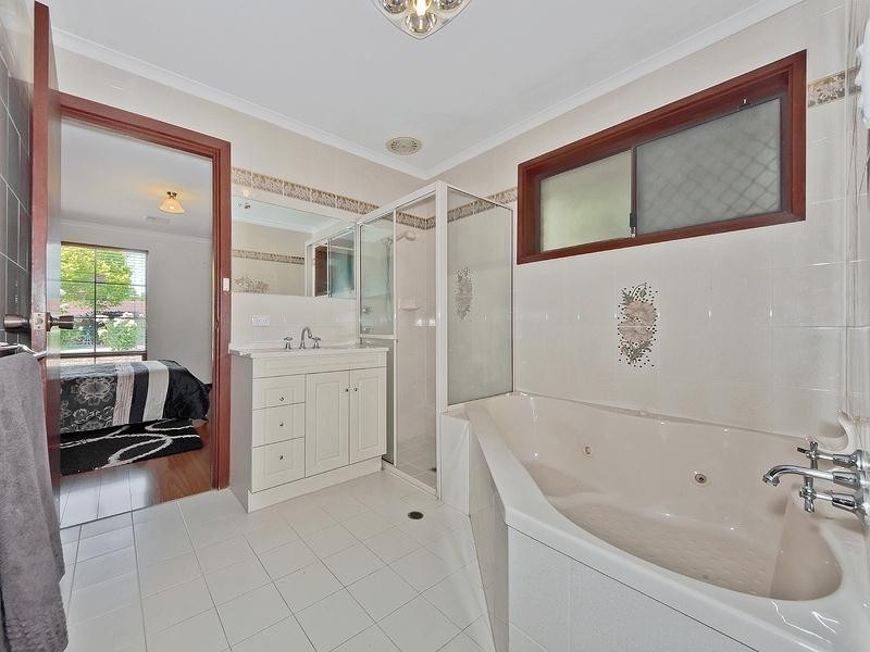 4 Marieberg Avenue, Modbury Heights SA 5092