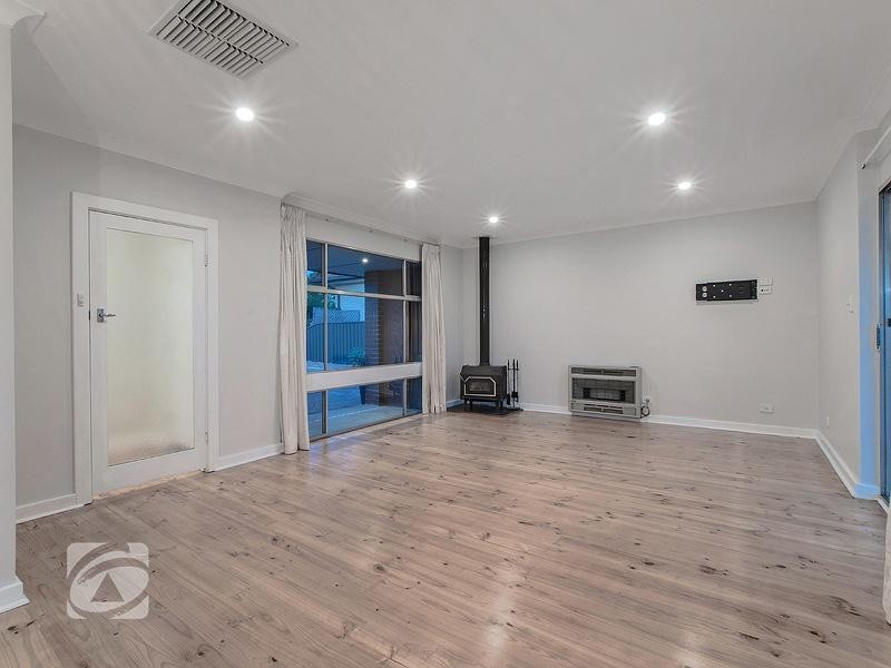 9 Canberra Crescent, Valley View SA 5093