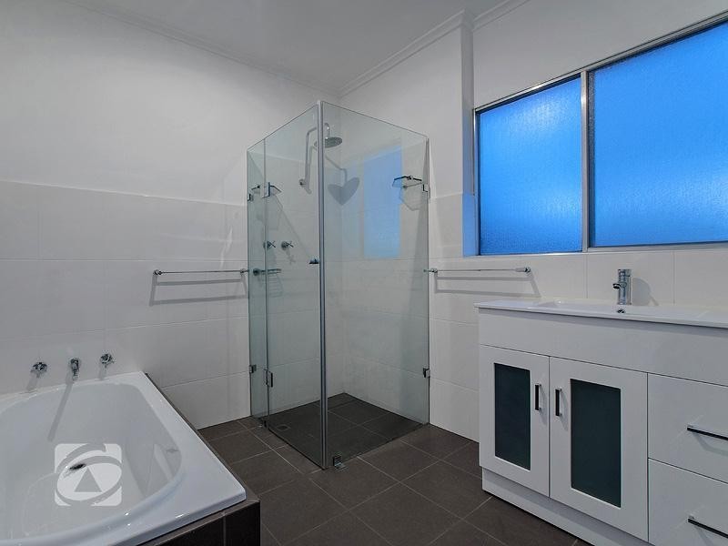 9 Canberra Crescent, Valley View SA 5093