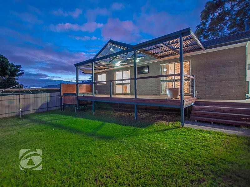 9 Canberra Crescent, Valley View SA 5093