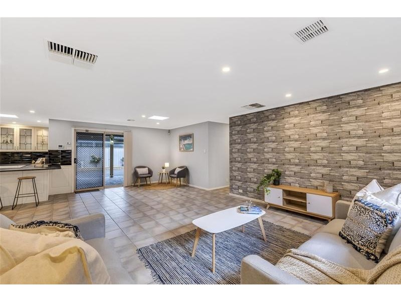 16 Hillcott Avenue, Wynn Vale SA 5127