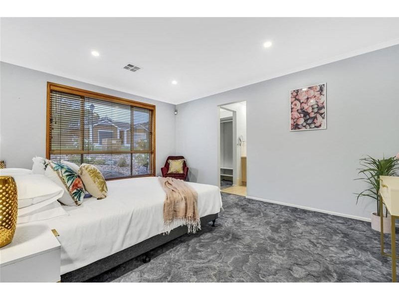 16 Hillcott Avenue, Wynn Vale SA 5127