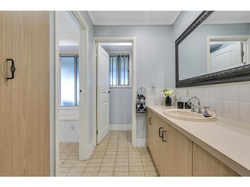 16 Hillcott Avenue, Wynn Vale SA 5127