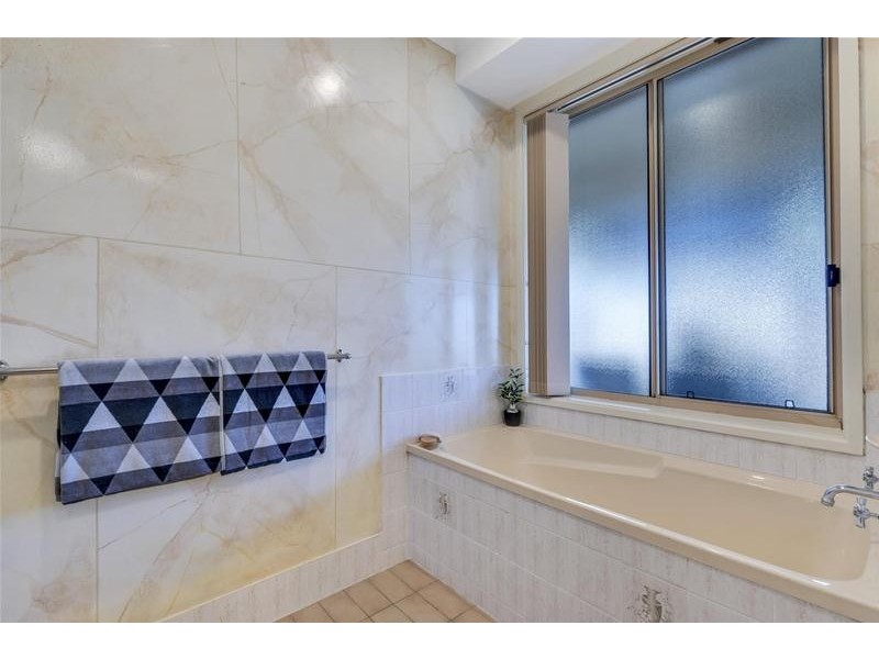 16 Hillcott Avenue, Wynn Vale SA 5127