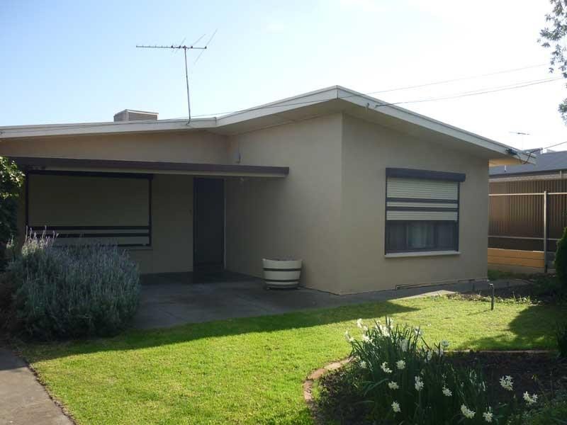 18 Waikerie Avenue, Hope Valley SA 5090