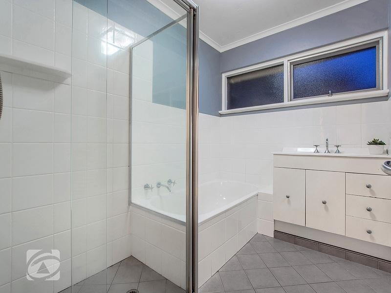 10 Cottenham Drive, Banksia Park SA 5091