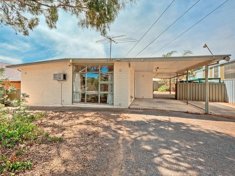 16 Leabrook  Drive, Para Hills SA 5096