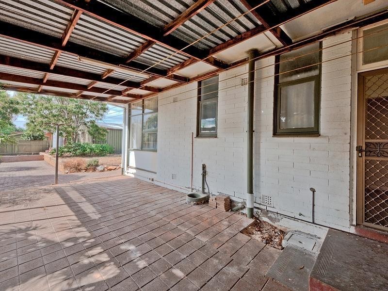 16 Leabrook  Drive, Para Hills SA 5096