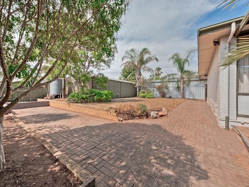 16 Leabrook  Drive, Para Hills SA 5096