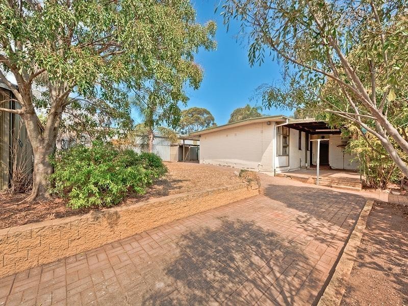 16 Leabrook  Drive, Para Hills SA 5096