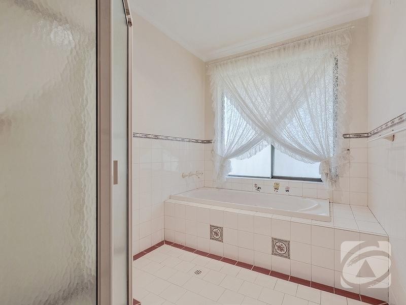 44 Minerva Crescent, Modbury Heights SA 5092