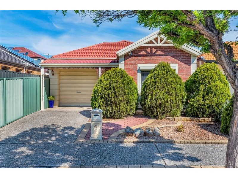 4 Mallard  Crescent, Mawson Lakes SA 5095