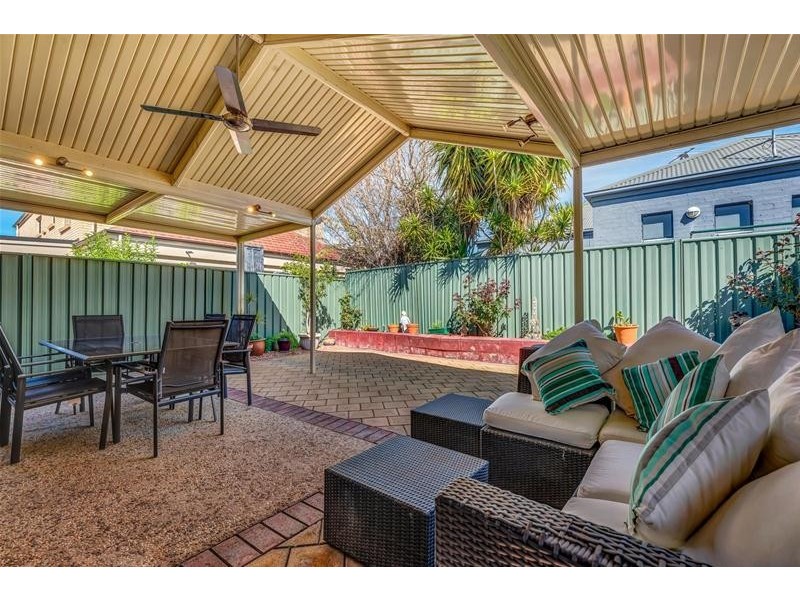 4 Mallard  Crescent, Mawson Lakes SA 5095