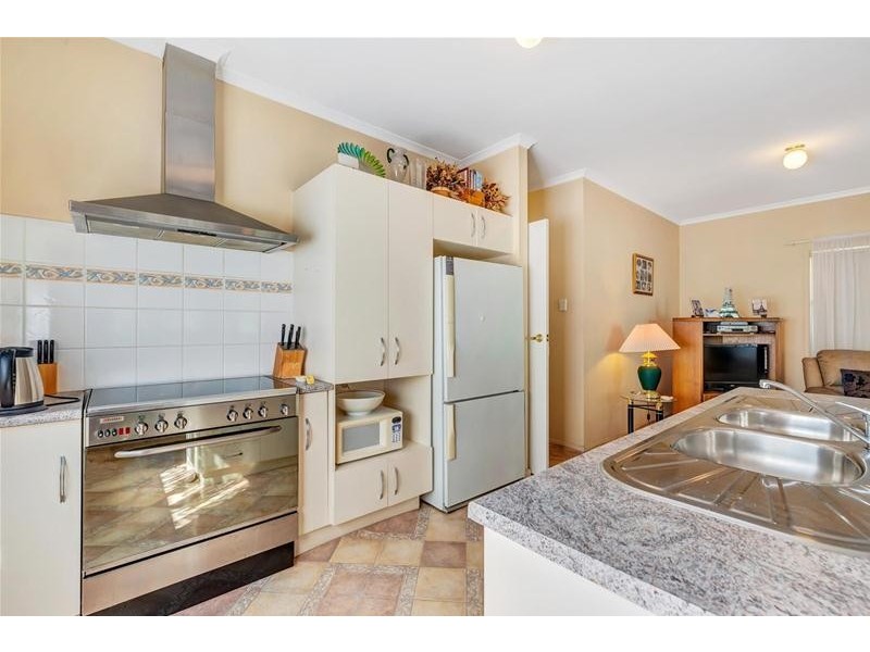 4 Mallard  Crescent, Mawson Lakes SA 5095