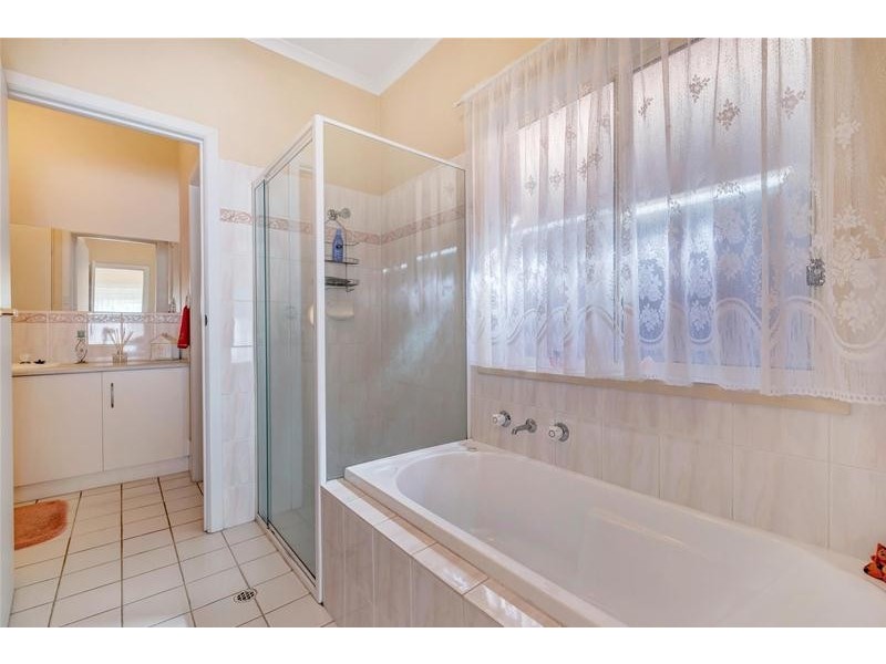 4 Mallard  Crescent, Mawson Lakes SA 5095