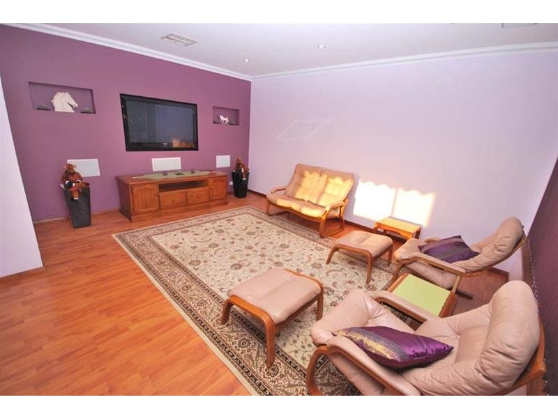 16 Garnet Drive, Salisbury East SA 5109