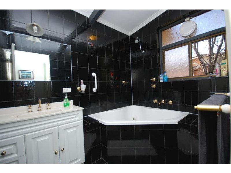 49 Knightsbridge Avenue, Valley View SA 5093