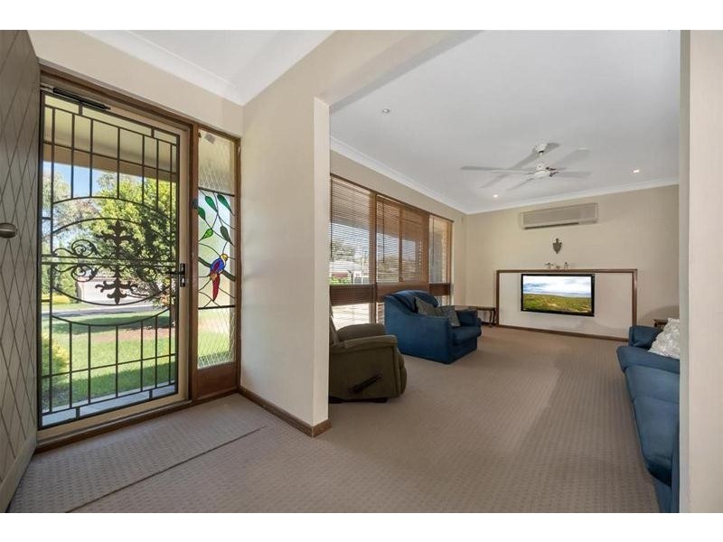 16 Morris Drive, Valley View SA 5093