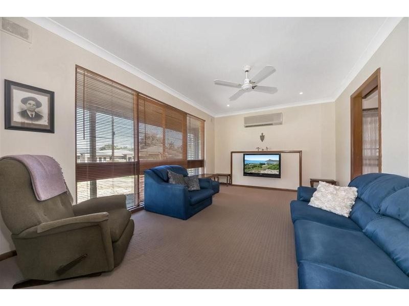 16 Morris Drive, Valley View SA 5093