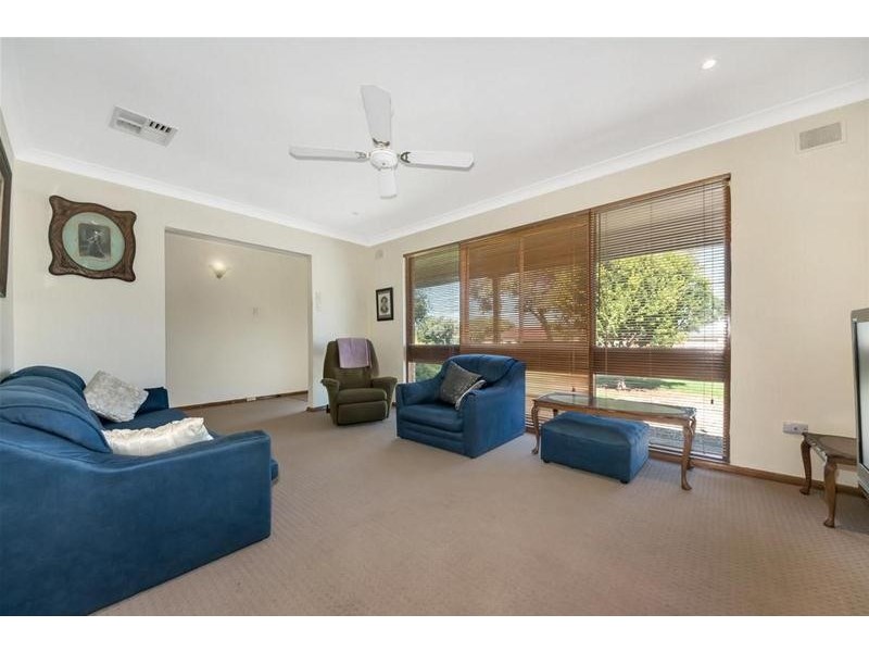 16 Morris Drive, Valley View SA 5093