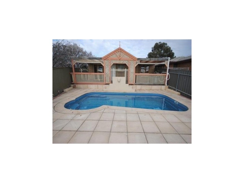 18 Clover Court, Wynn Vale SA 5127