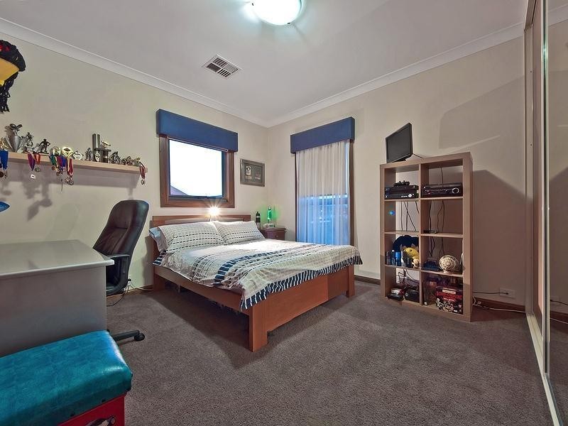 14 Azores Court, Mawson Lakes SA 5095