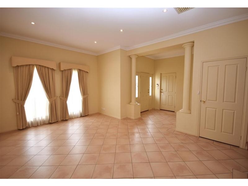 51 Mallard Crescent, Mawson Lakes SA 5095