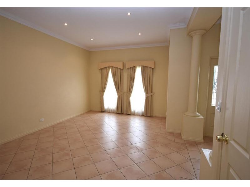 51 Mallard Crescent, Mawson Lakes SA 5095