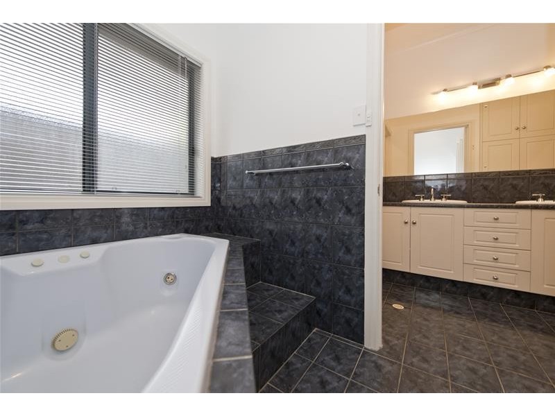 7 Broughton Place, Greenwith SA 5125