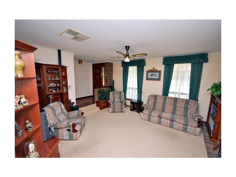 16 Cockatoo Street, Modbury Heights SA 5092