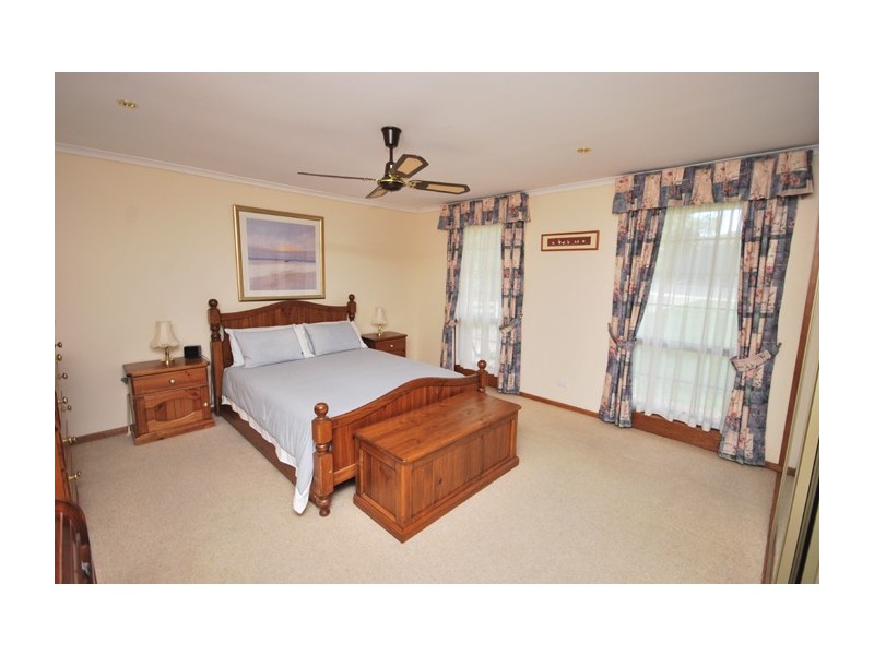 16 Cockatoo Street, Modbury Heights SA 5092