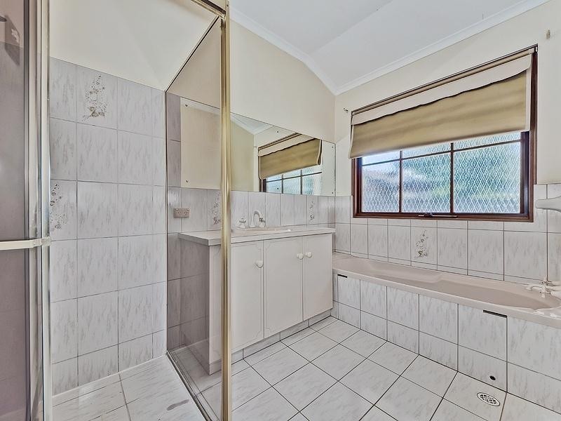 16 La Perouse Crescent, Fairview Park SA 5126