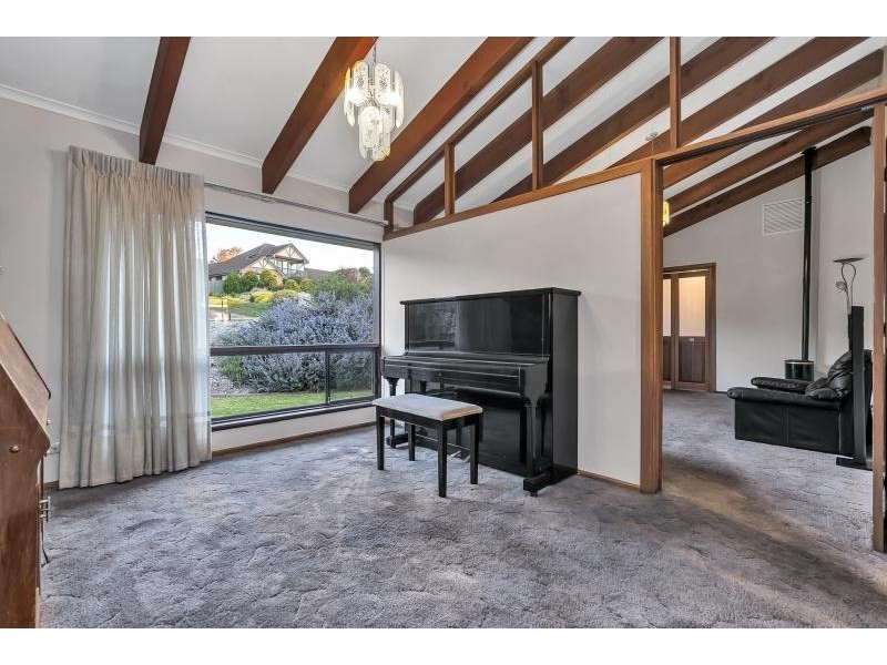 33 Vaucluse Drive, Happy Valley SA 5159