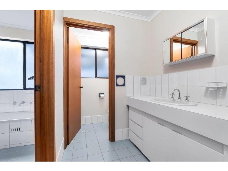 33 Vaucluse Drive, Happy Valley SA 5159