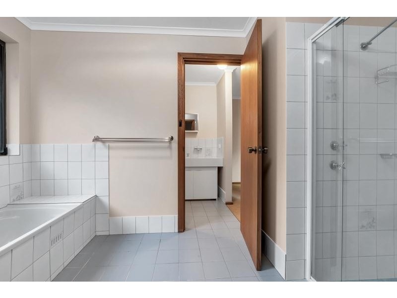 33 Vaucluse Drive, Happy Valley SA 5159