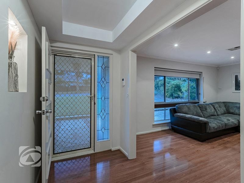 8 Barker Way, Valley View SA 5093