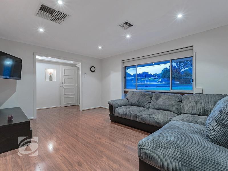 8 Barker Way, Valley View SA 5093