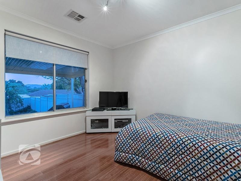 8 Barker Way, Valley View SA 5093