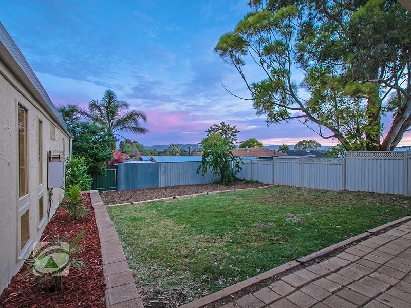 8 Barker Way, Valley View SA 5093