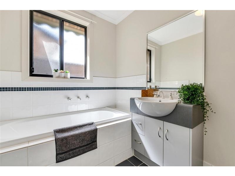 15 Sittella Avenue, Burton SA 5110