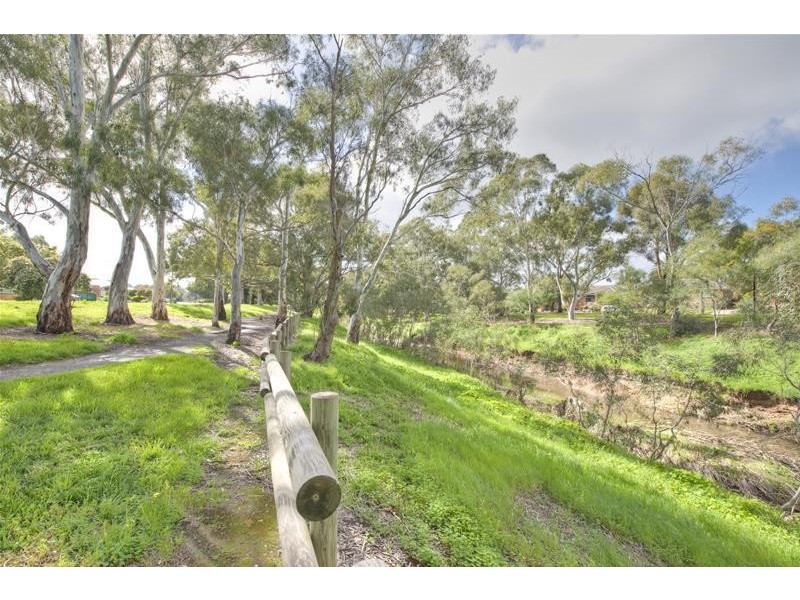 4 Wahroonga Avenue, Valley View SA 5093